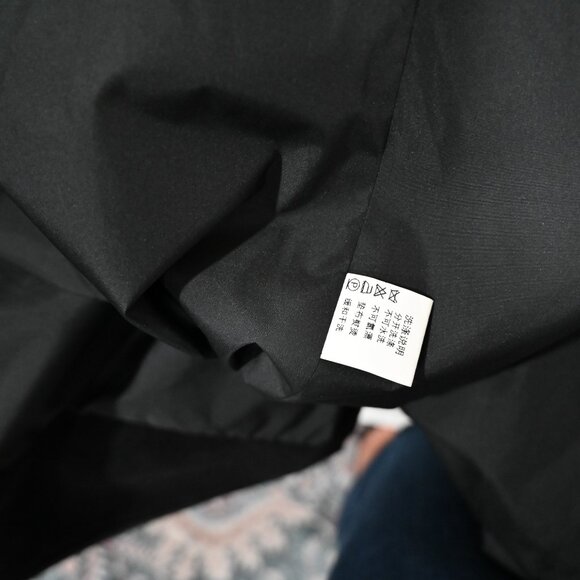 Japanese OTT Medium Black Classic Coat with Storable Hood - Picture 12 of 13